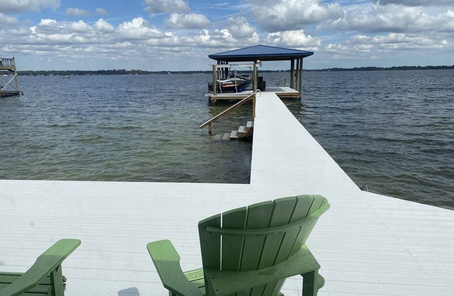 Beautiful Home on Kingsley Lake with Private Dock, 4 Kayaks