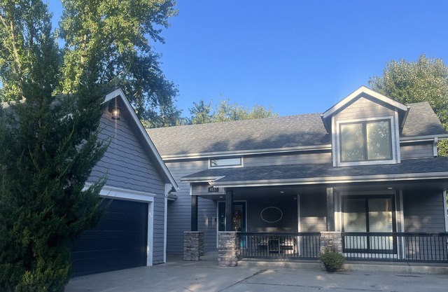 Beautiful home on the Jayhawk Club less than 10 minutes from KU campus!