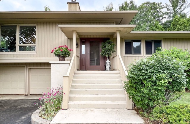 Beautiful Home, Private + Quiet Neighborhood - Walk to Town