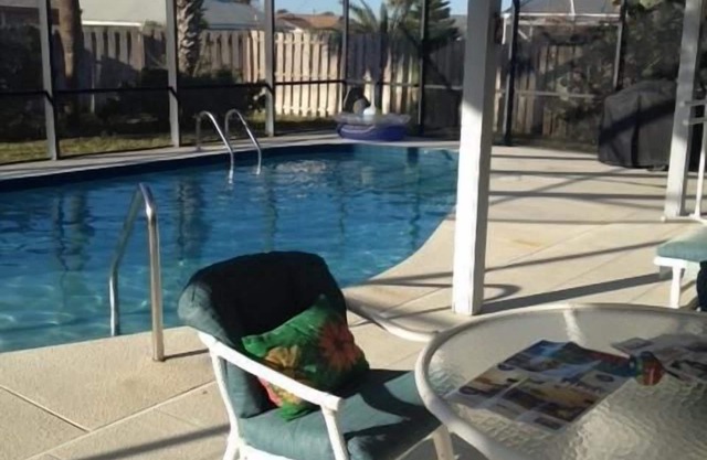 Casa de playa con apantallado, piscina climatizada y gran patio cubierto