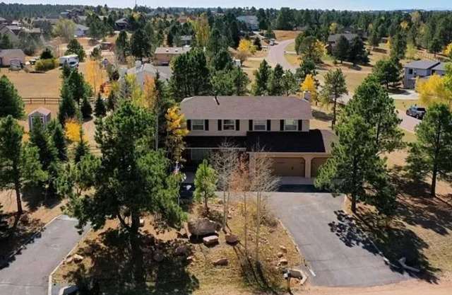 Beautiful Home w/Bdrm on main level, Mountain View & close to Air Force Academy