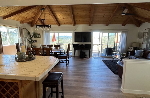 Hermosa casa en medio del país del vino con increíbles puestas de sol, WiFi,