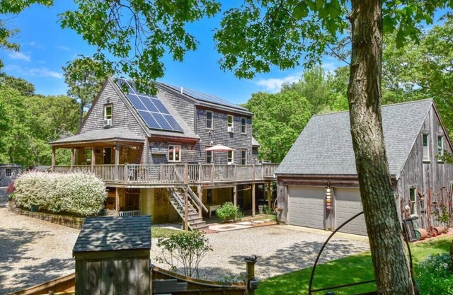 Beautiful Home w/ Artistic Flair!