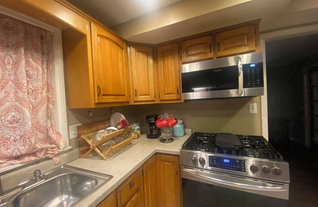 Beautiful home, w/fireplace & outdoor fire pit. Perfect for seasonal getaways.