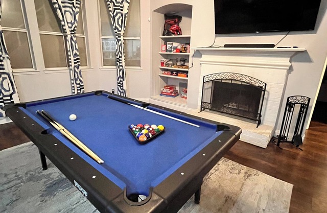 Beautiful 4Bd 3Bth home, Sleeps 16, W/All Year Use Pool, Fire Pit and Swing