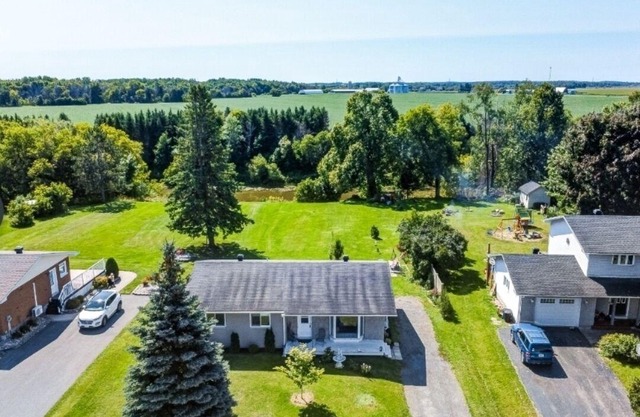 Beautiful Home with castor river view