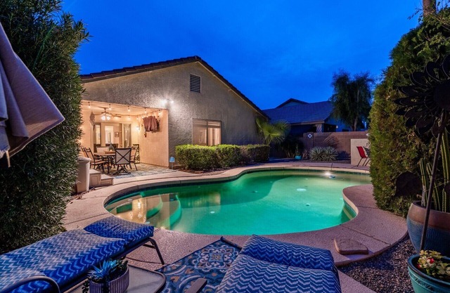 Reserve ahora para tarifas especiales! Hermosa casa de 3 hab con piscina / jacuzzi