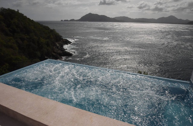 Hermosa casa con playa privada solo para descansar y relajarse.
