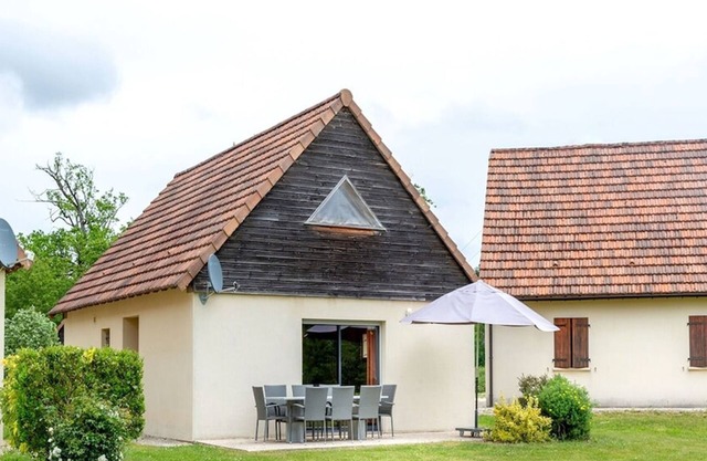 Beautiful house on holiday park with large pool