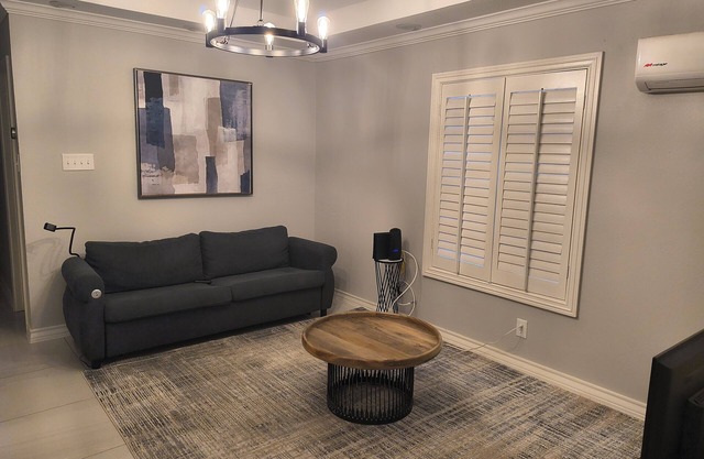 Beautiful house 3 bedroom and 2 1/2 baths , contemporary style, great location