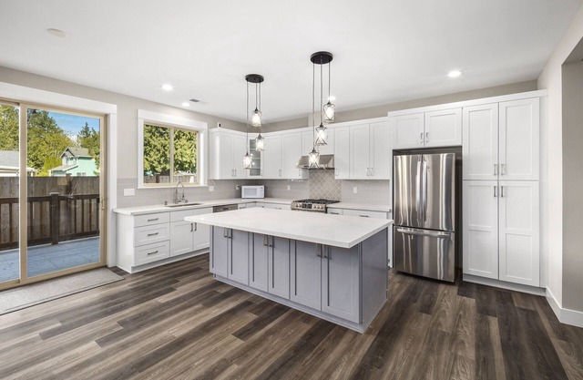 Beautiful house 5Bed 5 Bath Wifi 1gbps, Close to Seattle, 30days min stay