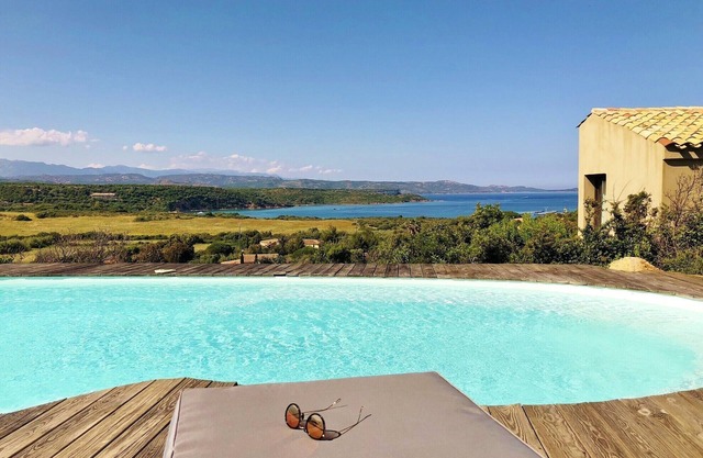 Hermosa casa de 10 personas frente al golfo de Sant'Amanza con piscina