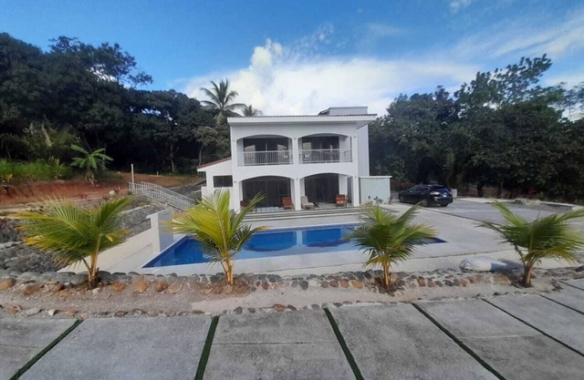 Hermosa casa entre playa y montaña