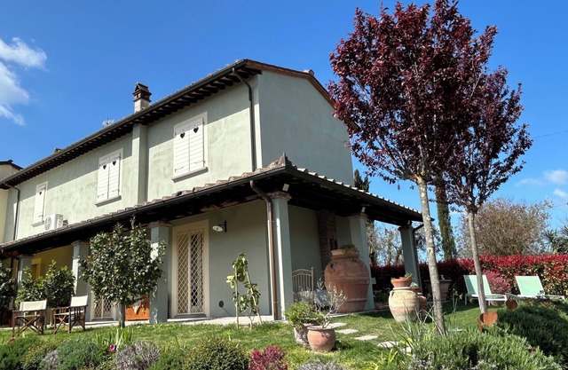 BEAUTIFUL HOUSE BETWEEN PISA AND FLORENCE WITH PRIVATE POOL
