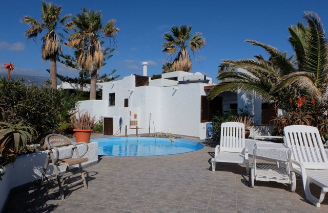 Preciosa casa con vistas al mar, piscina y gran terraza para 4 pers.