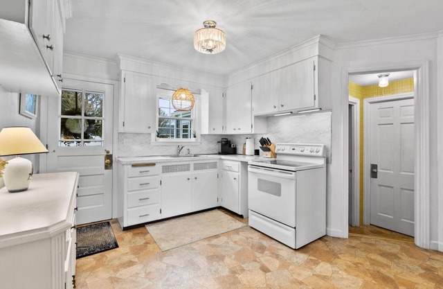 Beautiful house in private beach community with pools, pickleball courts, etc