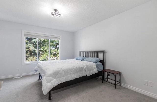 Beautiful house in SW Calgary /entire house with full privacy