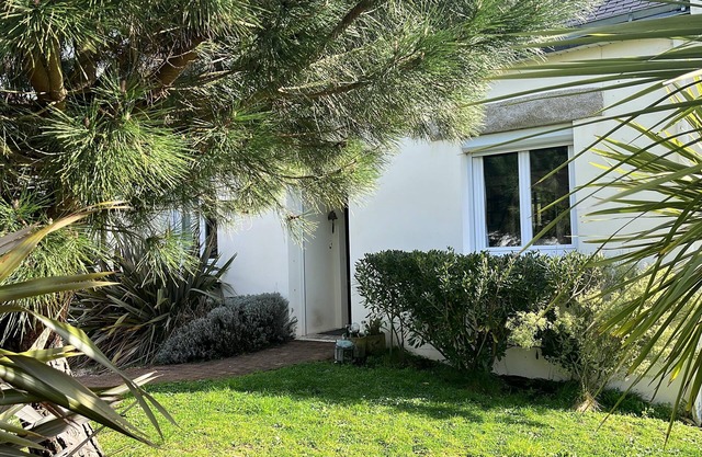 Beautiful house near Kervoyal beach