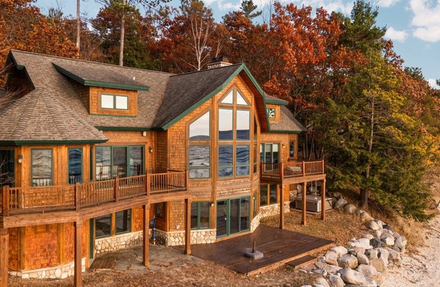 Beautiful House on Lake Michigan! 10 Minutes HS! Private Sandy Beach!