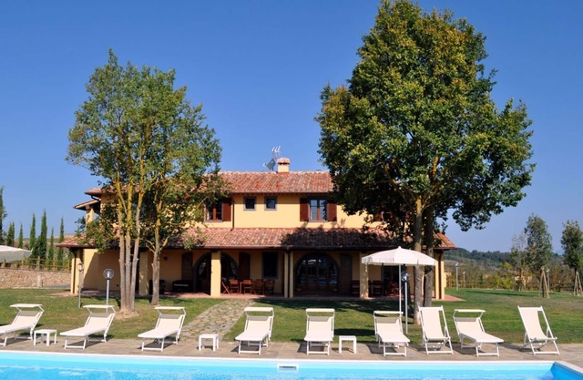 Beautiful house with swimming pool located in a beautiful location between Pisa and Volterra