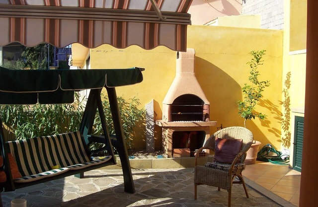 Hermosa casa con entrada y gran terraza, cerca del mar de Cerdeña.