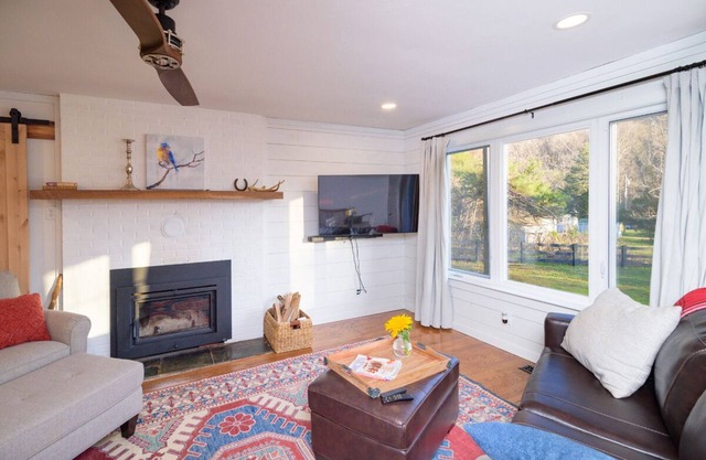 Beautiful house with Fire Pit!