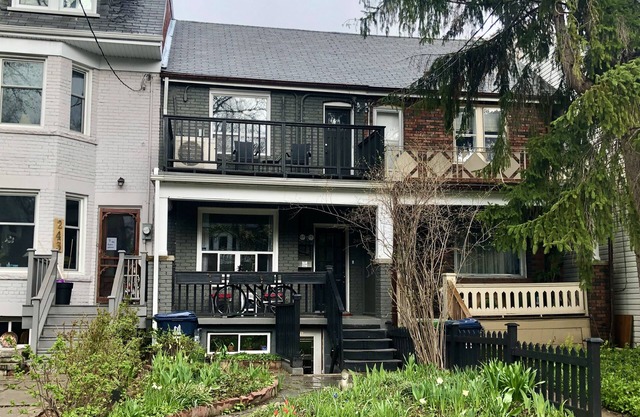 Beautiful House With Garden in a Quiet, Central Neighborhood