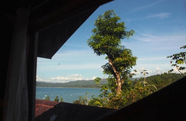 Hermosa casa con vista panorámica a la bahía y jardines