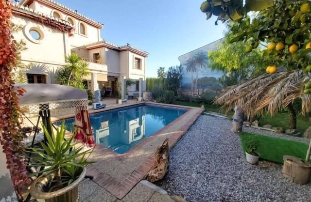 Preciosa casa con piscina, jardín y wifi