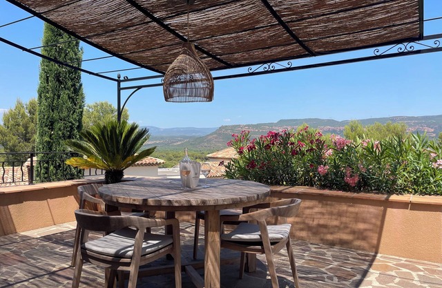 Beautiful house with superb view in golf complex