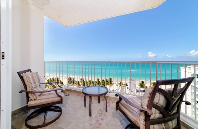 Beautiful Isla Verde Apartment by the Beach!