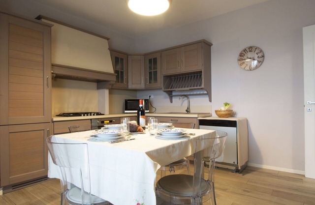 Precioso apartamento con WIFI, piscina privada, TV, terraza, vista panorámica, aparcamiento