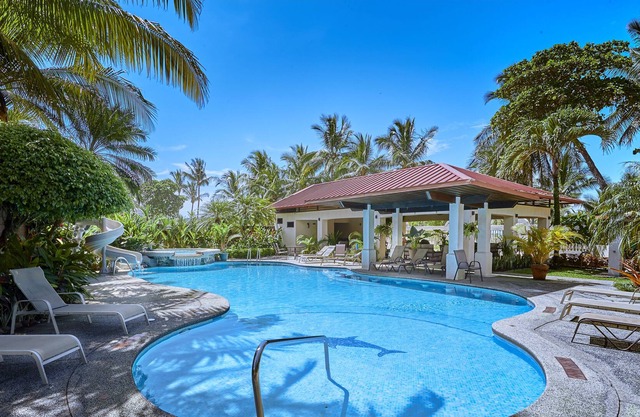 Hermosa casa de playa en Jaco con ubicación perfecta