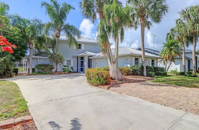 Beautiful Key West Style home with outrageous water views