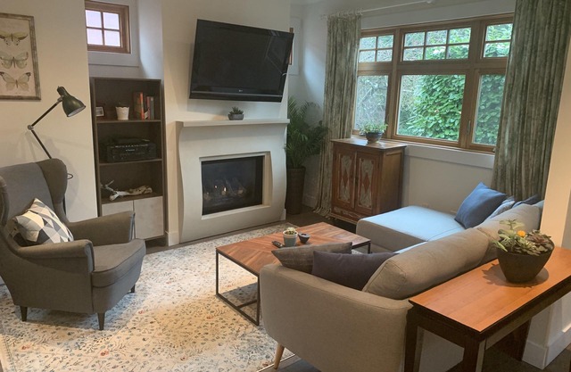 Beautiful Kitsilano 3 Bedroom, 2.5 Bathroom Near the Ocean