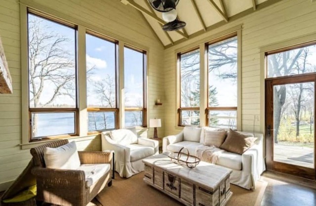 Beautiful Lake front Property on Lake Munson. Family friendly!