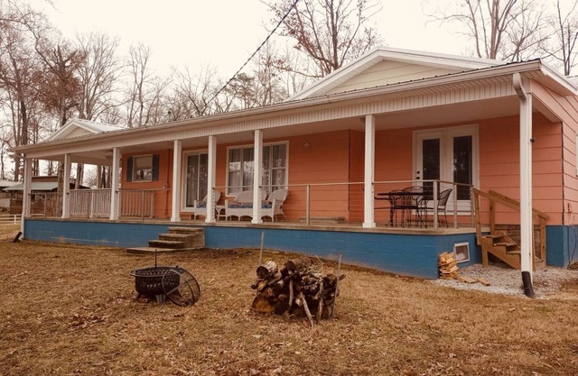 Beautiful Lake Front Home overlooking Lake Douglas with Golf Cart!