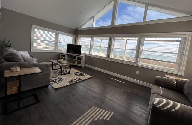Beautiful Lake haven 3 bedrooms cottage on Lake Erie