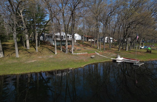 Beautiful Lake House & Spacious 4 BR