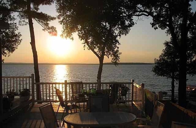 Gran Lago Casa En Hermosa Burt Lake. Indian River comerciales y campos