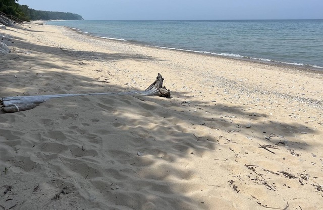 Beautiful Lake Michigan lakefront private beach 3BR/2.5BA sleeps 10