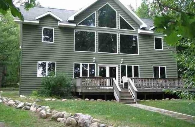 Gorgeous Lakefront Lodge