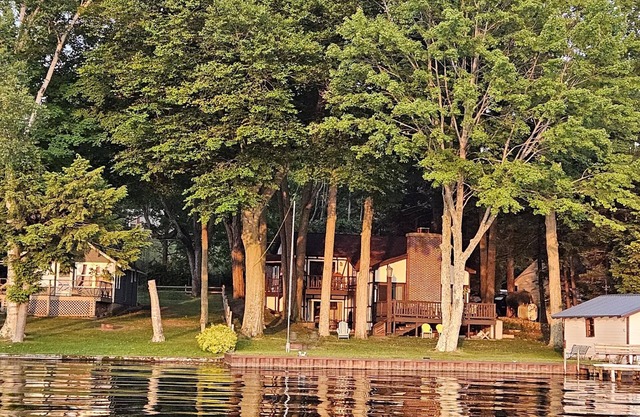 Hermosa cabaña frente al lago en el lago Hamlin