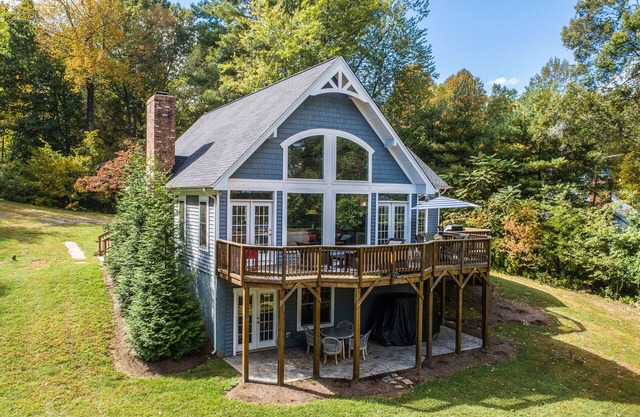 Beautiful lakefront home with fireplace, deck, central AC, & washer/dryer