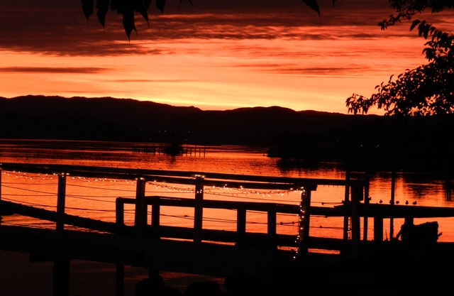 Hermosa casa frente al lago con vistas increíbles (15% de descuento en 3 noches o más en septiembre)