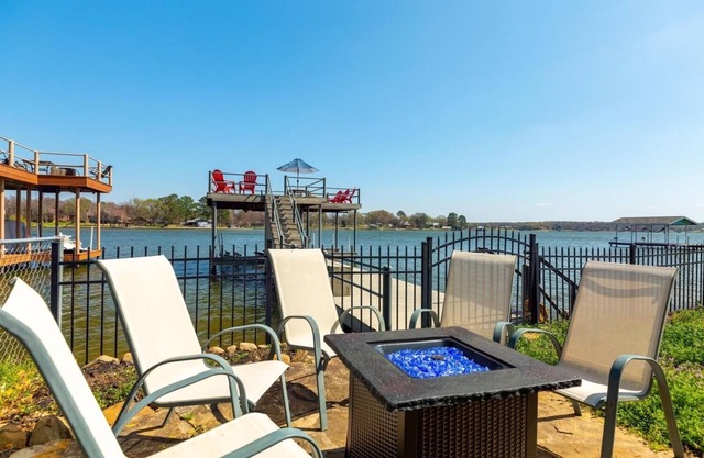 Beautiful Lakefront Retreat