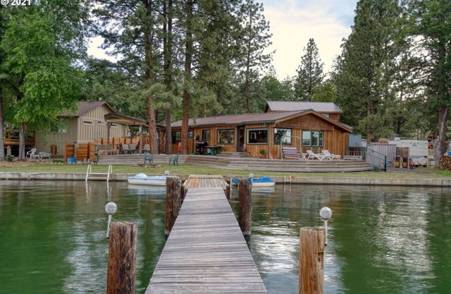 Beautiful Lakehouse on Pine Hollow Reservoir. Dog Friendly