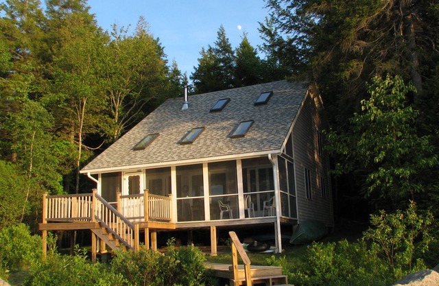 Hermosa cabaña junto al lago en el lago Spring River en Maine