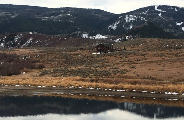Beautiful Lakeside Home - Colorado Mountains