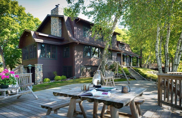 Beautiful Lakeside Retreat